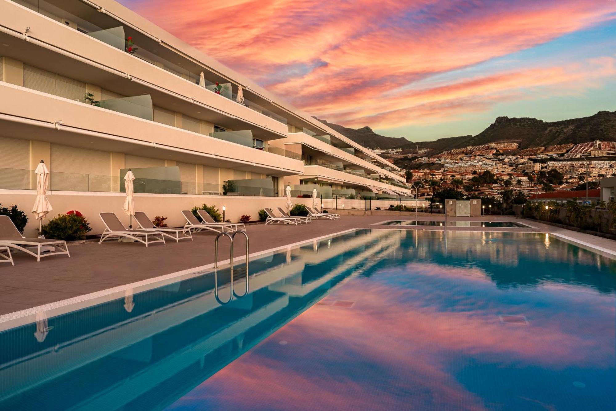 Modern New Apartment Las Terrazas De Costa Adeje. Heated Pool, Big Terrace And Private Parking Luaran gambar